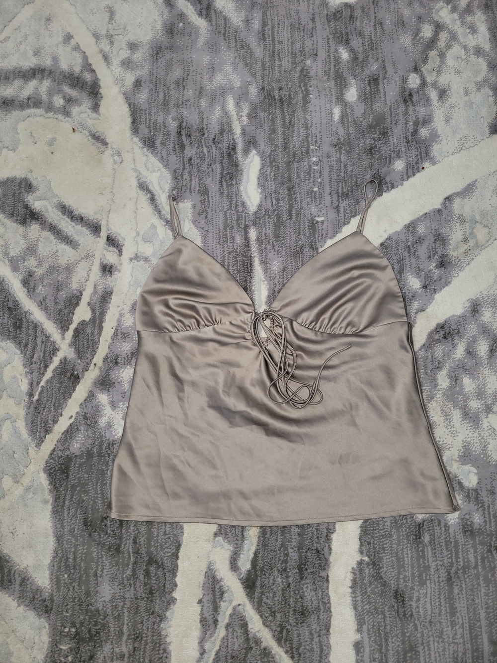 Dynamite Satin V-Neck Spaghetti Strap Cami in Taupe Gray Size L